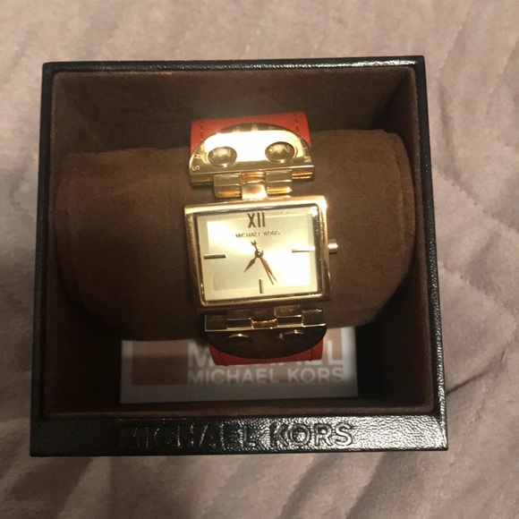 Michel Kors - Picture 2 of 5